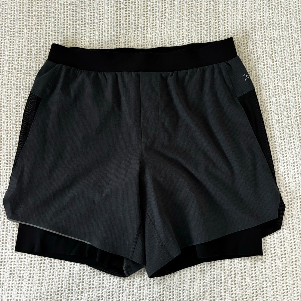 Lululemon Men’s L Running Shorts Lined Grey and Blackk